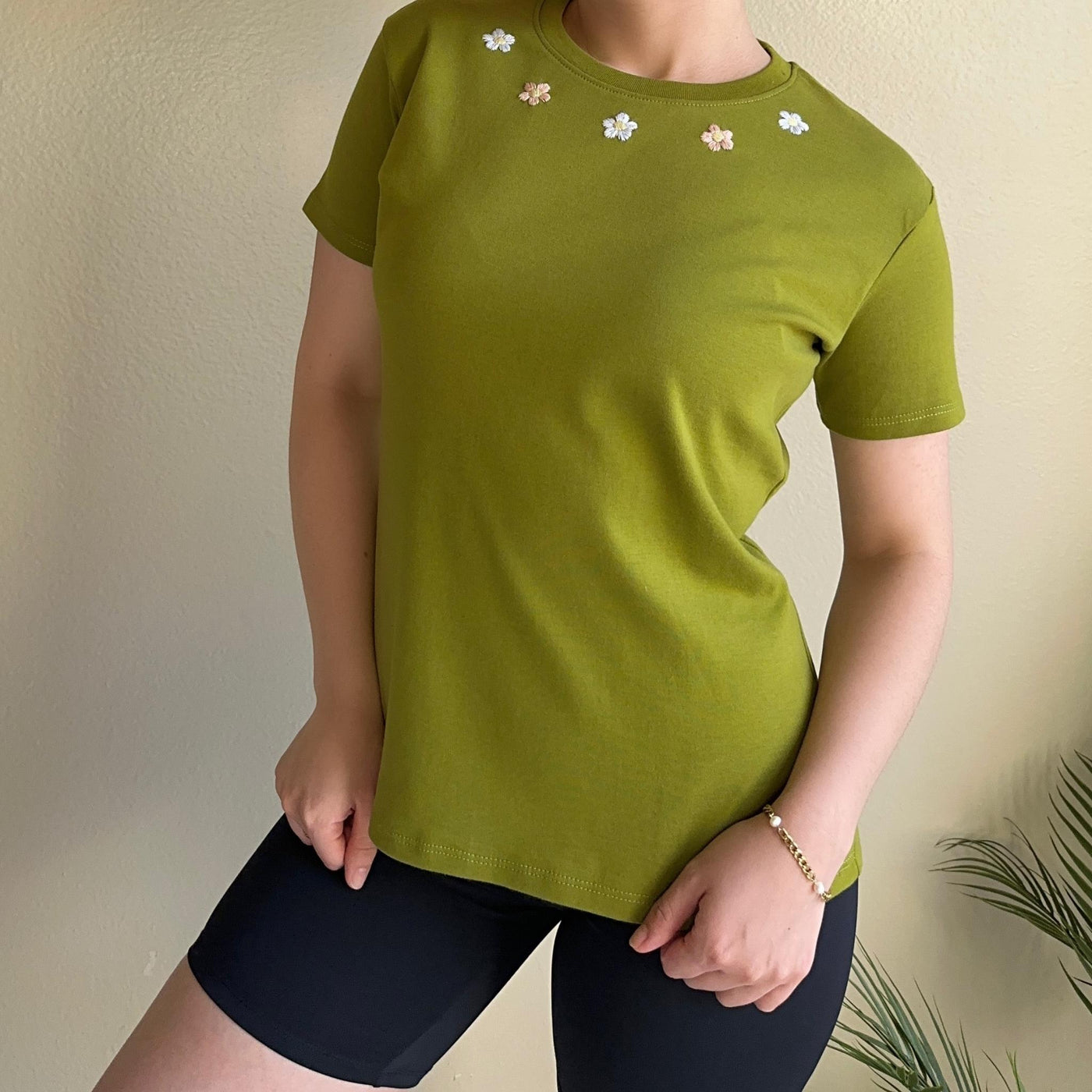 Embroidered T-shirt Green Apple